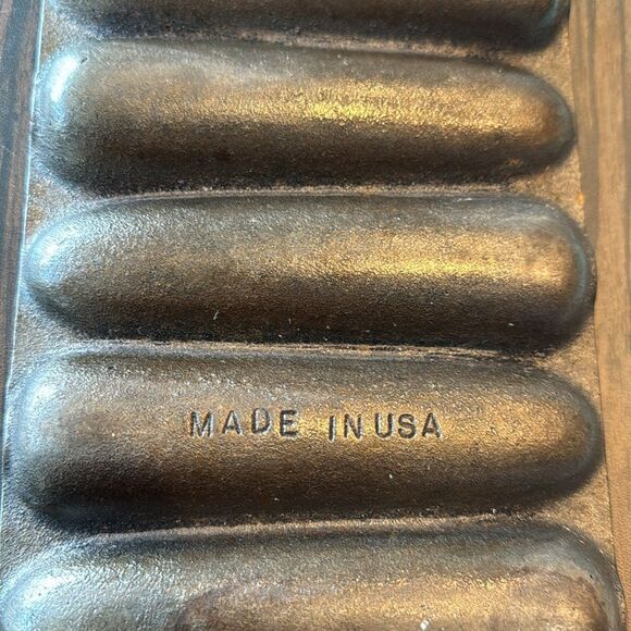 Wagner cast iron 7 place corn bread mold great shape, fun for everyone. - Picture 4 of 4